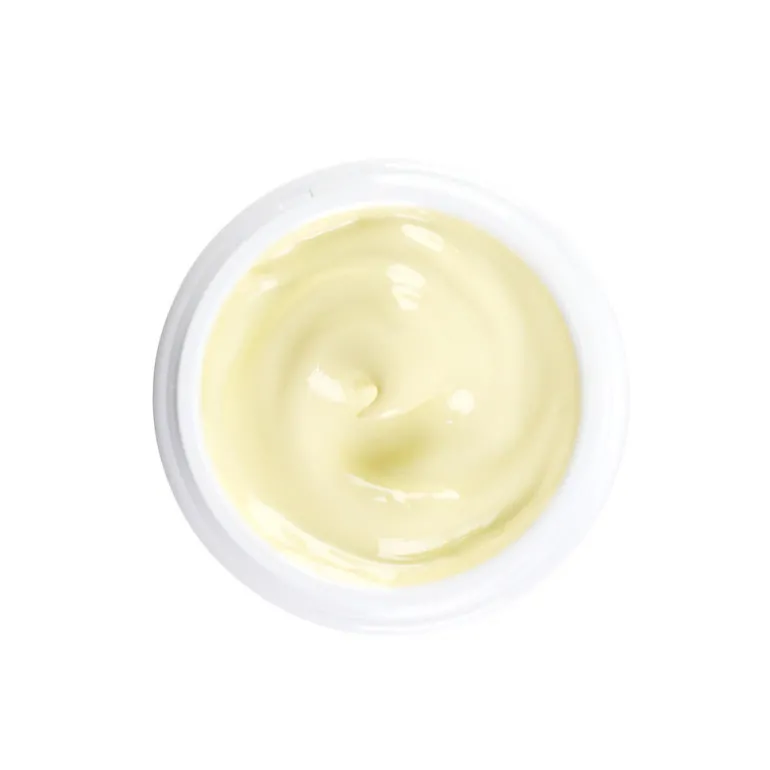 Creamy Eye Treatment With Avocado