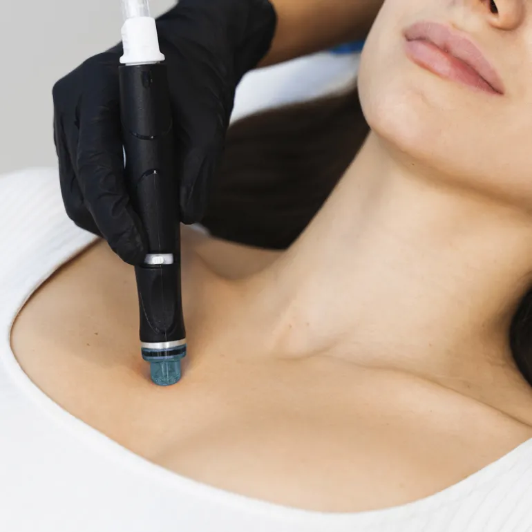 Hydrafacial Cou et Décolleté