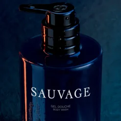 SauvageGel douche corporel parfumé - nettoie, rafraîchit et parfume la peau.