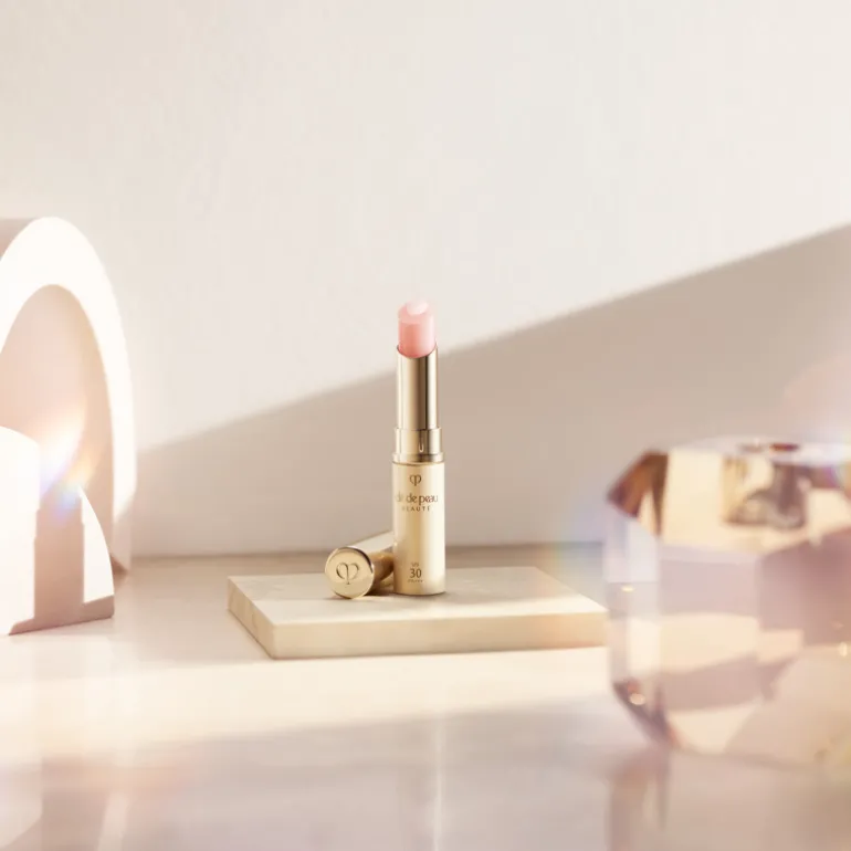 SUN CARE UV PROTECTIVE LIP TREATMENT