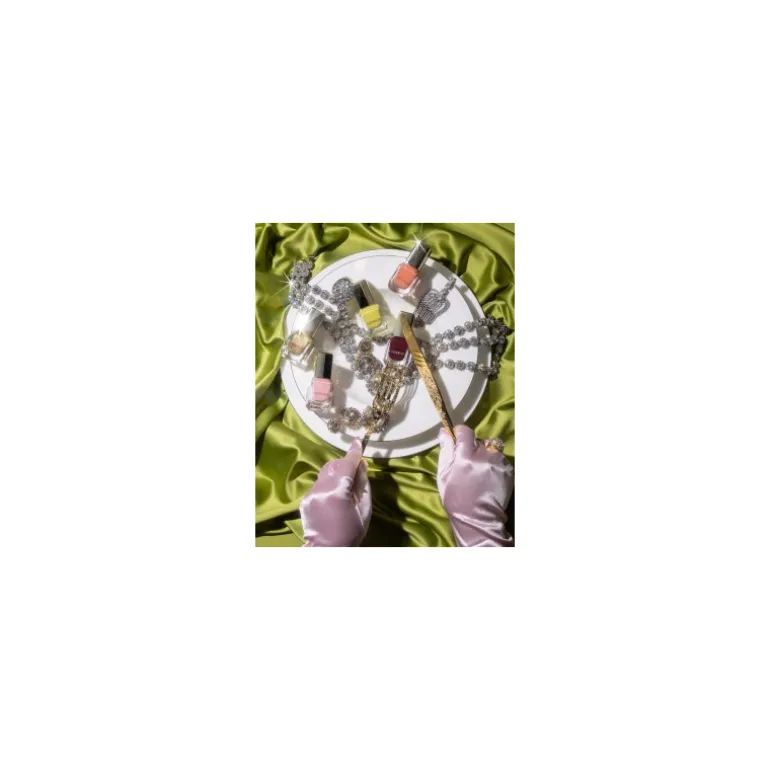 VERNIS À ONGLES MY JEWELS. MY RULES.