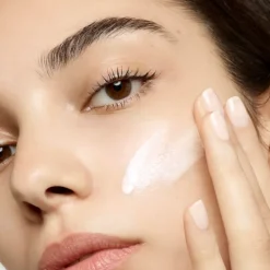 YVES SAINT LAURENT SHOTS UV DEFENDER PROTECTOR SOLAR 30 ML.