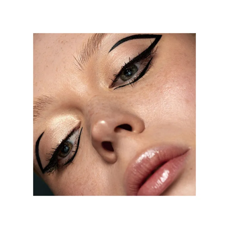Black Eyeliner With Soft Brush