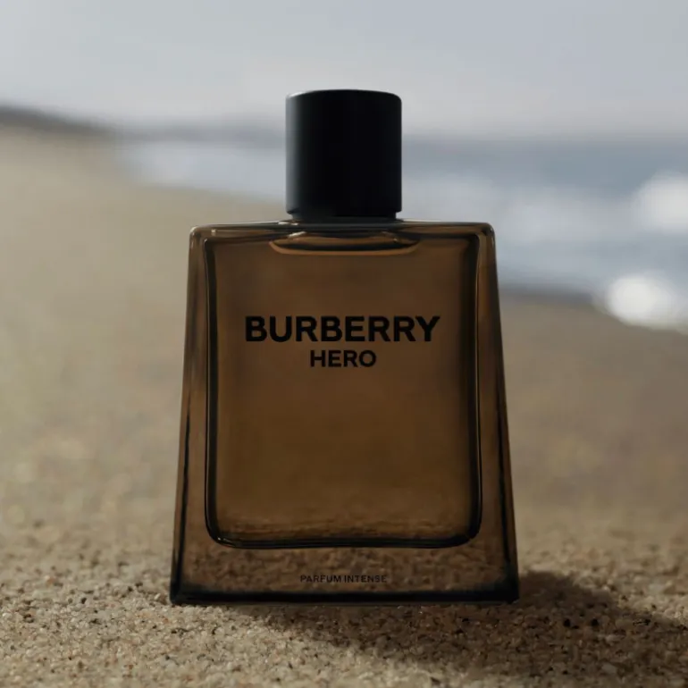 Burberry Hero Parfum Intense pour Hommes